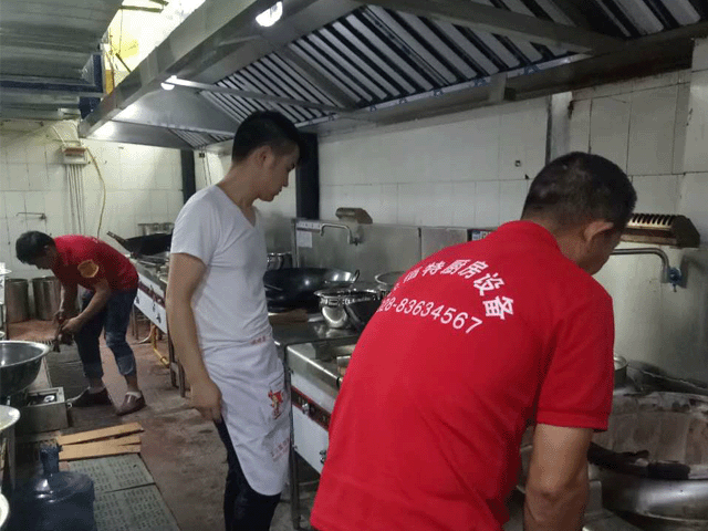 酒店好色先生APP下载工程现场安装图片