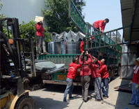 37°高温下，好色APP在线观看好色先生APP下载设备公司的员工仍然在坚持工作
