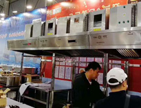   好色APP在线观看2019年上海国际酒店用品展开展，引来不少游客围观